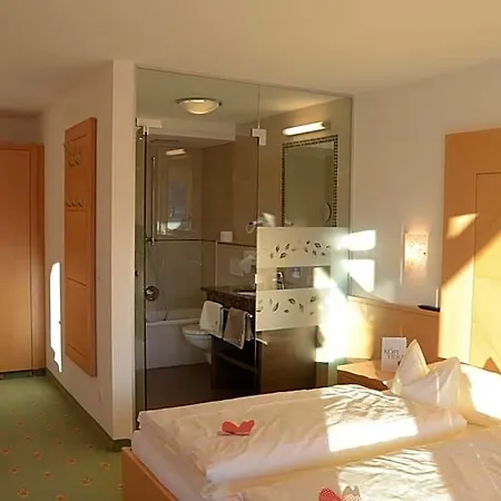 Buchenhain 4*